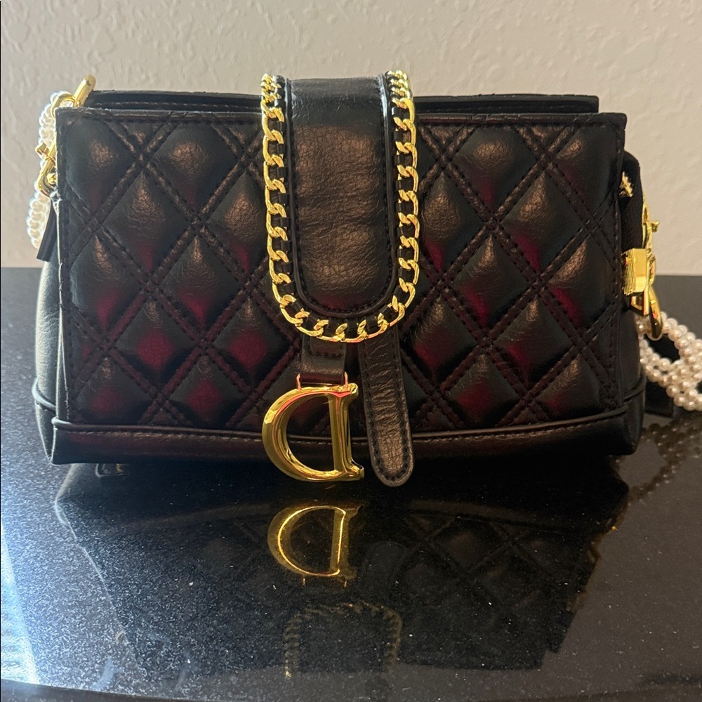 Elegant Black Quilted Women's Bag